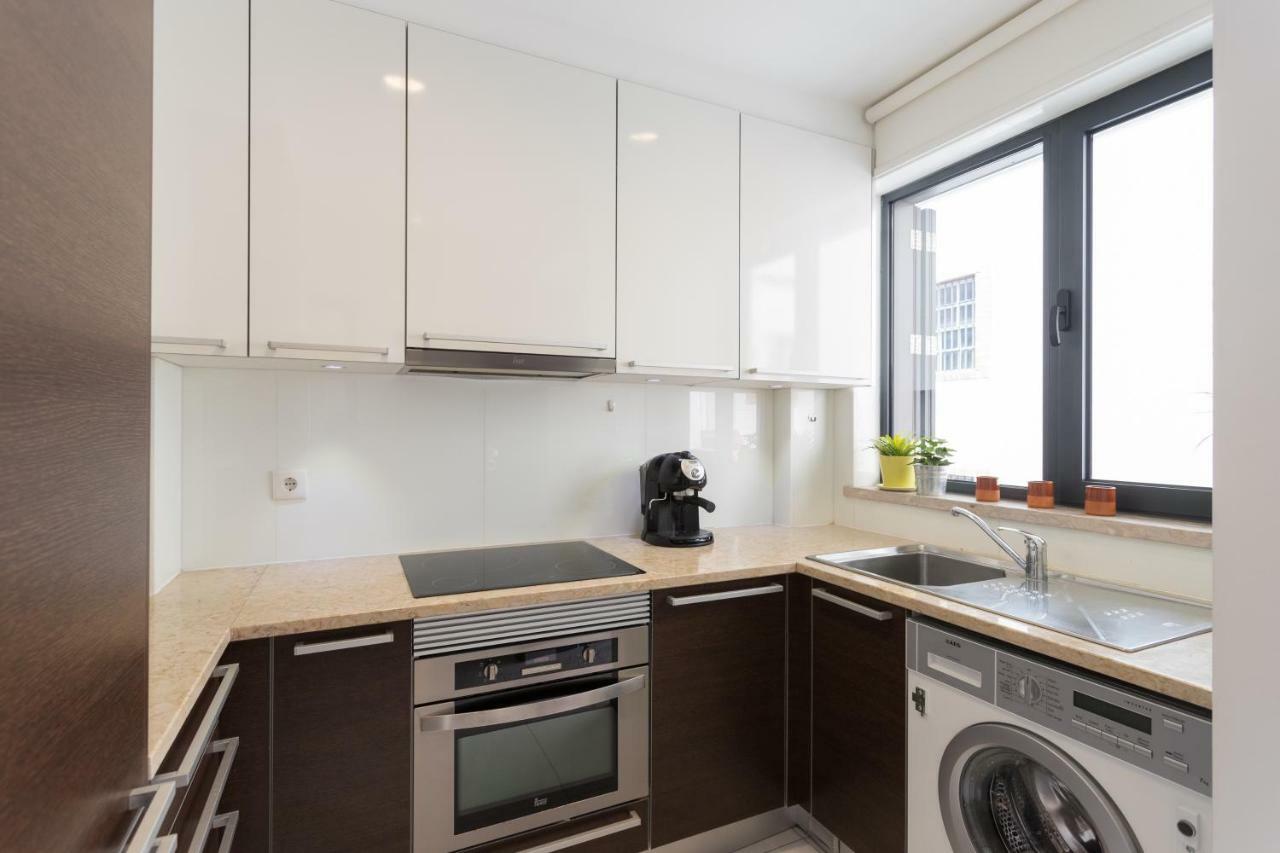 Rossio Penthouse Three-Bedroom Apartment W/ River View And Parking - By Lu Holidays Lisbon Bagian luar foto
